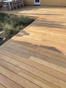 Hårdtræs terrasse i Skagen, 100 m² – Eksklusivt design uden synlige skruer