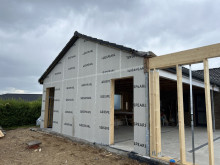 Skræddersyet tilbygning i Hadsten – Erhvervslokale & isoleret garage