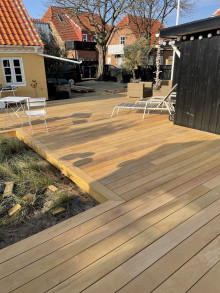 Hårdtræs terrasse i Skagen, 100 m² – Eksklusivt design uden synlige skruer