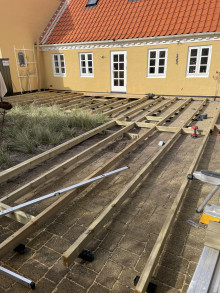 Hårdtræs terrasse i Skagen, 100 m² – Eksklusivt design uden synlige skruer